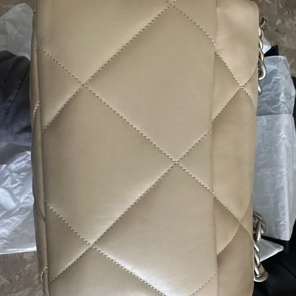 Chanel Black and White Gift Box - Picture 5 of 11